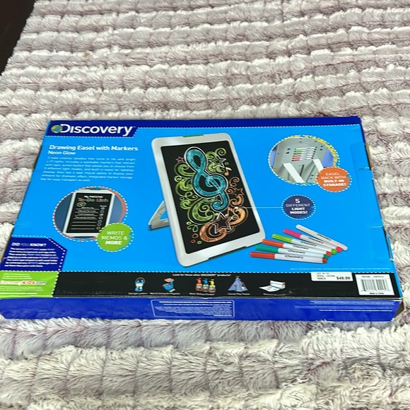 Discovery Kids Neon Glow Drawing Easel with Color Markers and 5 Light Modes. - Picture 3 of 3